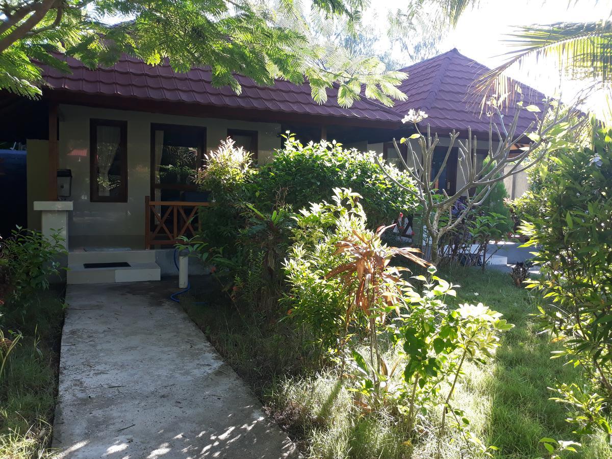 Fantastic Cottages Gili Meno Extérieur photo